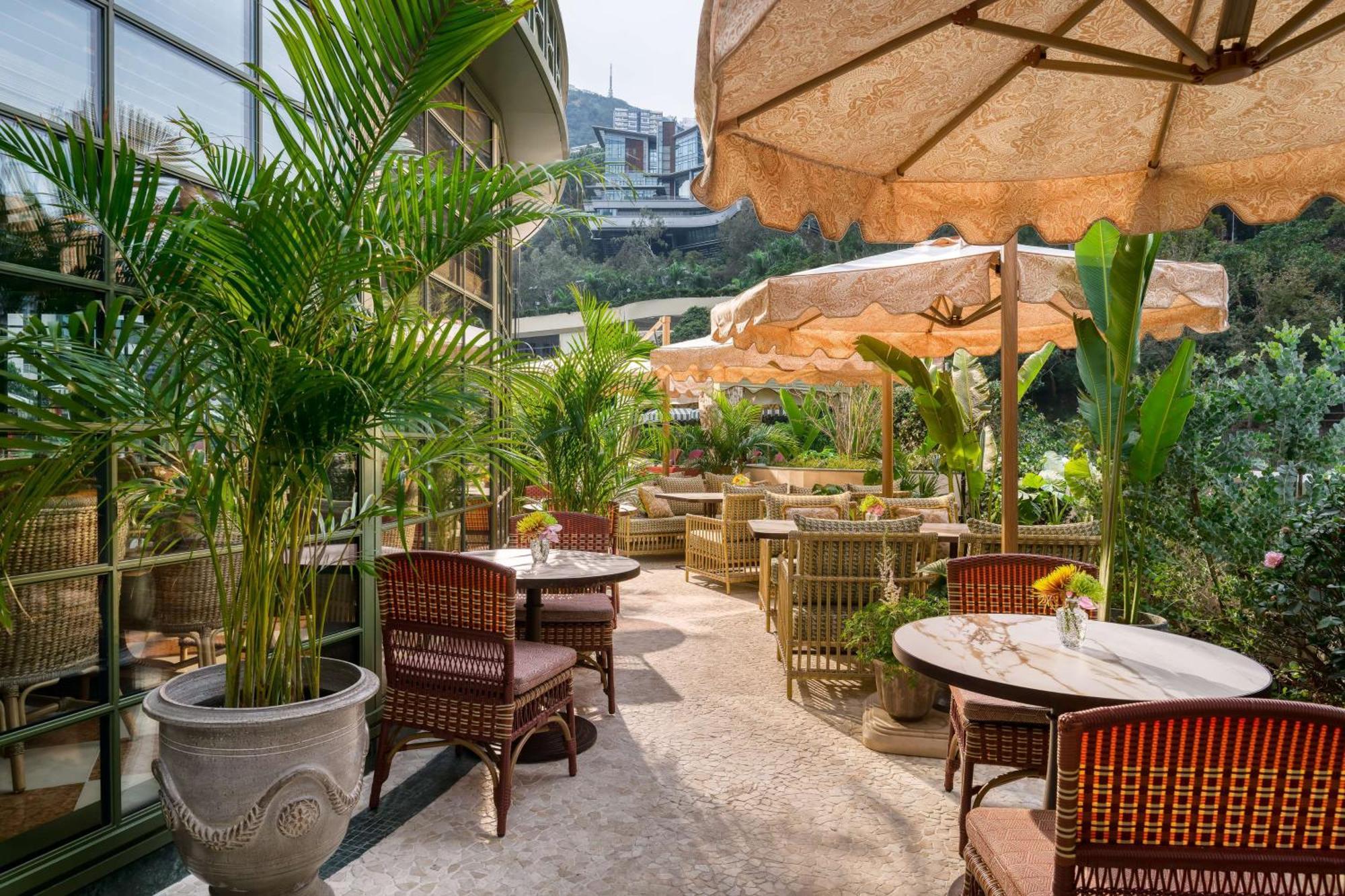 Island Shangri-la Hotel